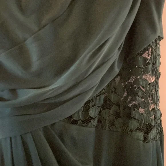 David’s Bridal Bridemaid dress - Picture 2 of 7